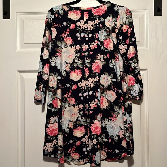Zennilo  floral flowing 3/4 sleeve blouse Size Large - Picture 2 of 5